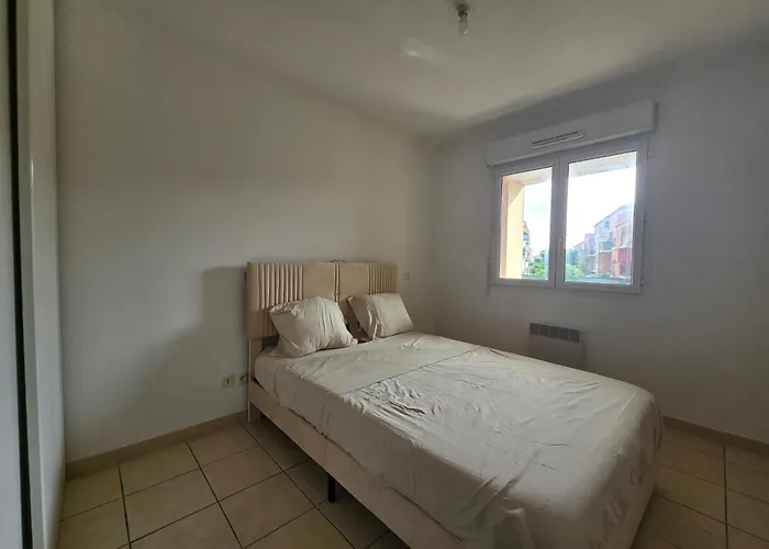 Apartment Dans Avec Piscine